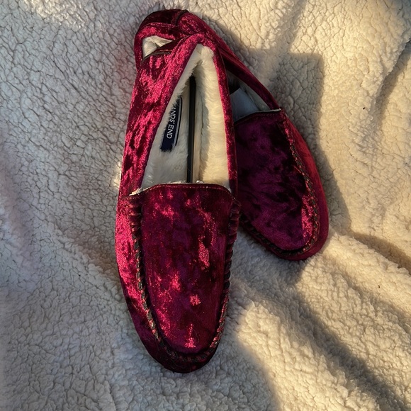 Lands End Burgundy Velvet Slippers NWOT size 9 - Picture 8 of 8